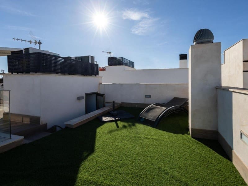 Chalet de 4 habitaciones en Orihuela Costa en venta con piscina - 490.000 € (Ref: 9677329)