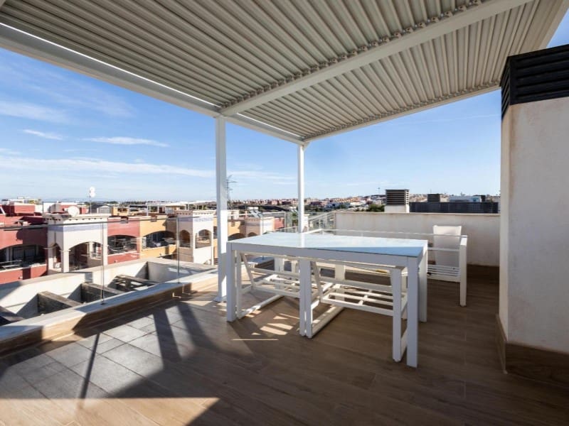 Chalet de 4 habitaciones en Orihuela Costa en venta con piscina - 490.000 € (Ref: 9677329)