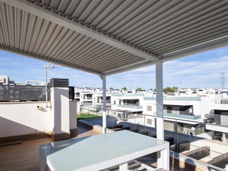 Chalet de 4 habitaciones en Orihuela Costa en venta con piscina - 490.000 € (Ref: 9677329)