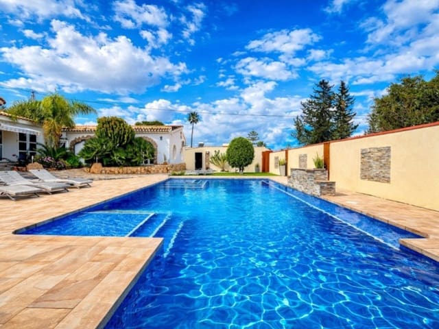 Chalet de 6 habitaciones en Lomas de Cabo Roig - Los Dolses, Orihuela en venta con garaje - 799.000 € (Ref: 9690510)