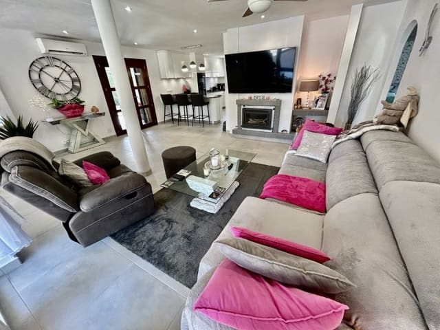 Chalet de 6 habitaciones en Lomas de Cabo Roig - Los Dolses, Orihuela en venta con garaje - 799.000 € (Ref: 9690510)