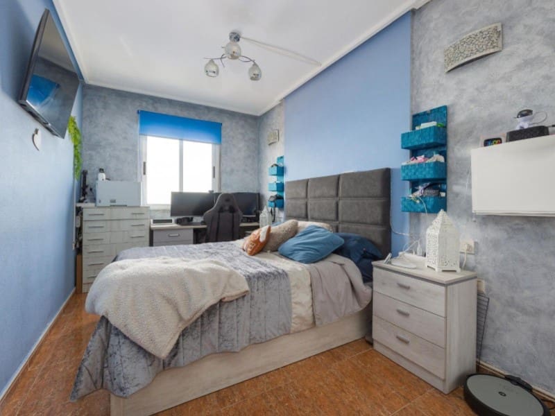 2 bedroom Apartment for sale in Torrevieja with pool - € 184,969 (Ref: 9695255)