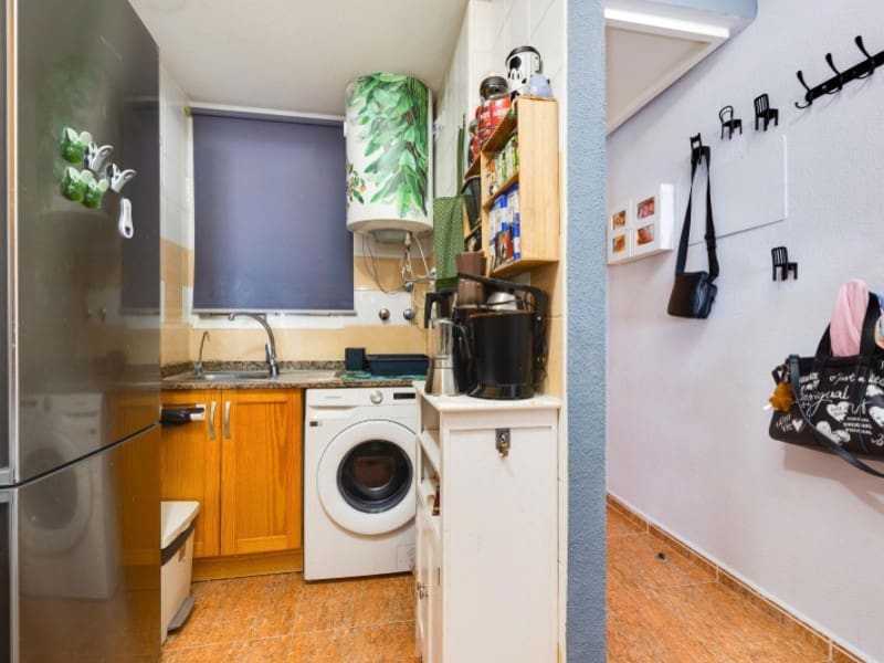 2 bedroom Apartment for sale in Torrevieja with pool - € 184,969 (Ref: 9695255)