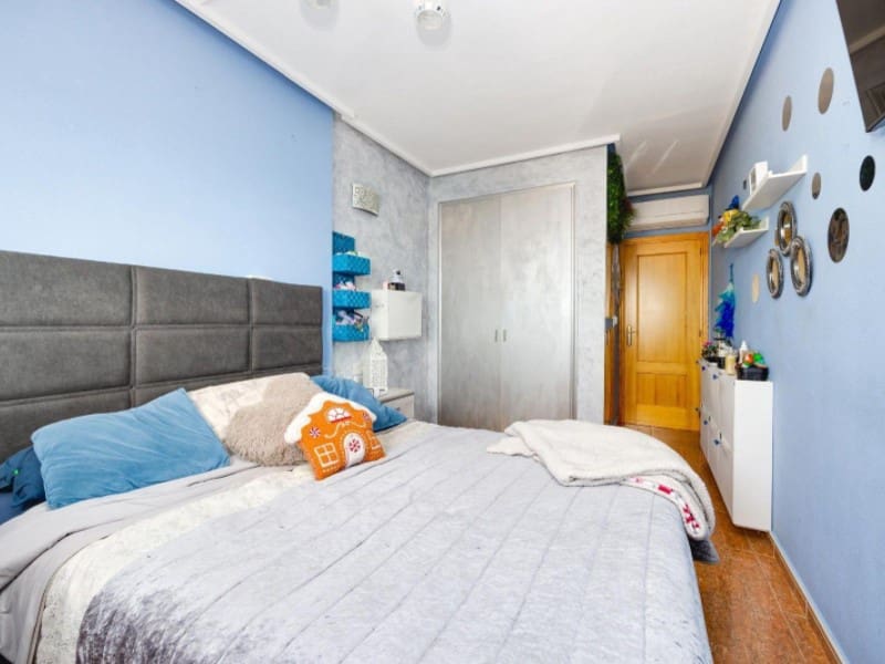 2 bedroom Apartment for sale in Torrevieja with pool - € 184,969 (Ref: 9695255)