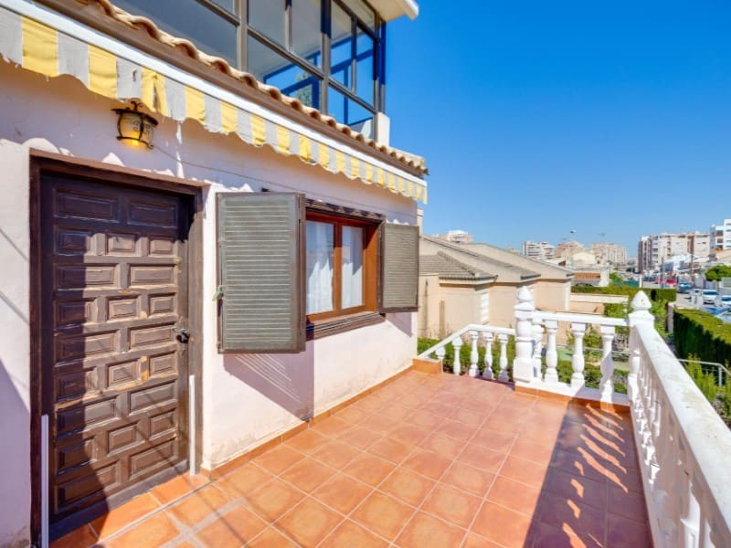 4 Zimmer Villa zu verkaufen in Torrevieja - 197.000 € (Ref: 9695256)