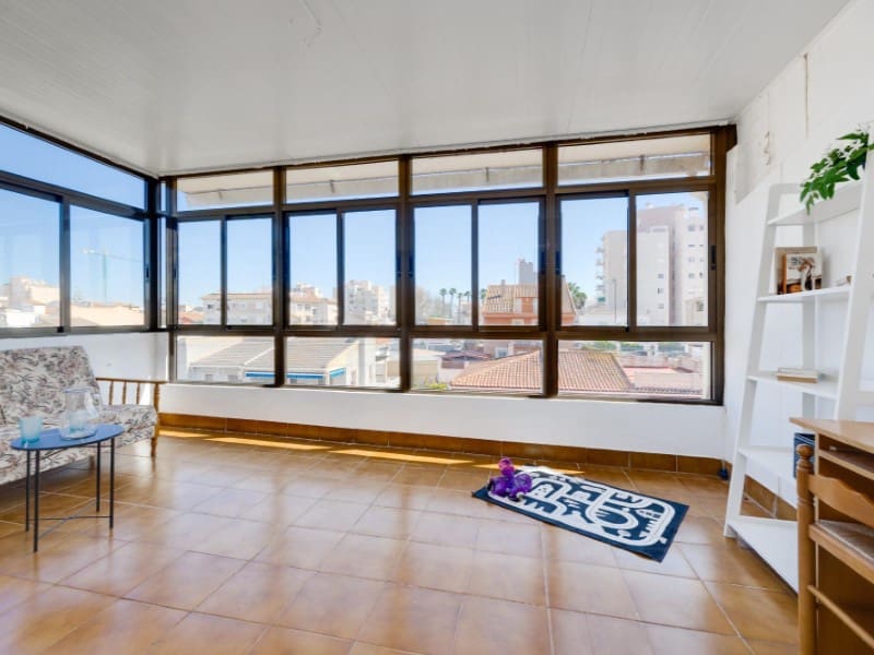 4 Zimmer Villa zu verkaufen in Torrevieja - 197.000 € (Ref: 9695256)