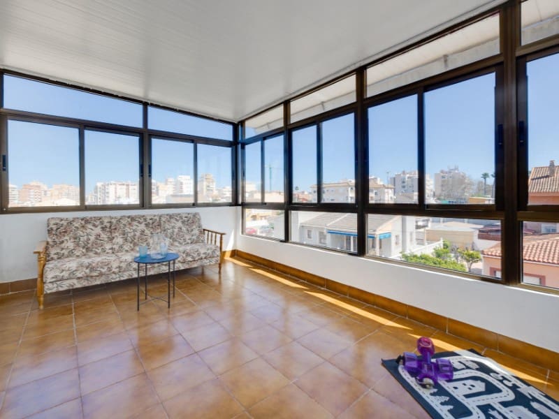 4 Zimmer Villa zu verkaufen in Torrevieja - 197.000 € (Ref: 9695256)