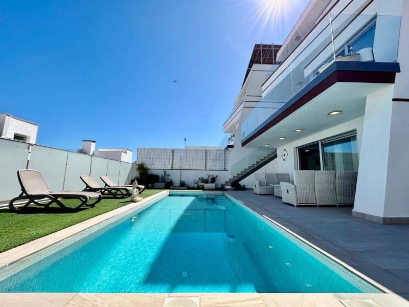 Chalet de 3 habitaciones en Orihuela Costa en venta con garaje - 550.000 € (Ref: 9712125)