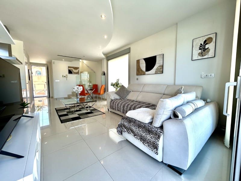 Chalet de 3 habitaciones en Orihuela Costa en venta con garaje - 550.000 € (Ref: 9712125)