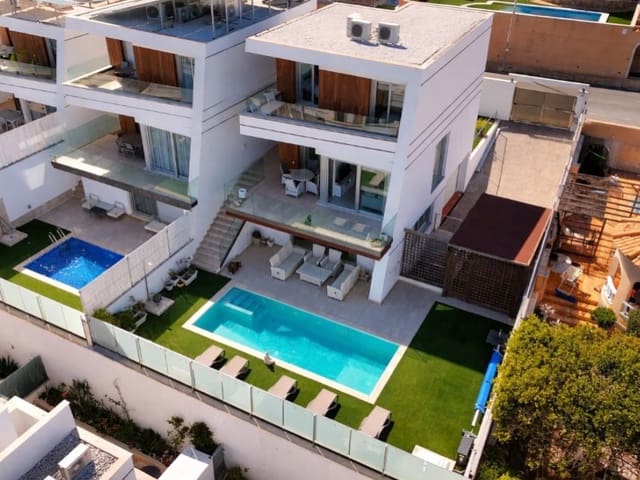 Chalet de 3 habitaciones en Villamartin, Orihuela en venta con garaje - 550.000 € (Ref: 9712125)