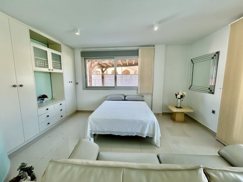 Chalet de 3 habitaciones en Orihuela Costa en venta con garaje - 550.000 € (Ref: 9712125)