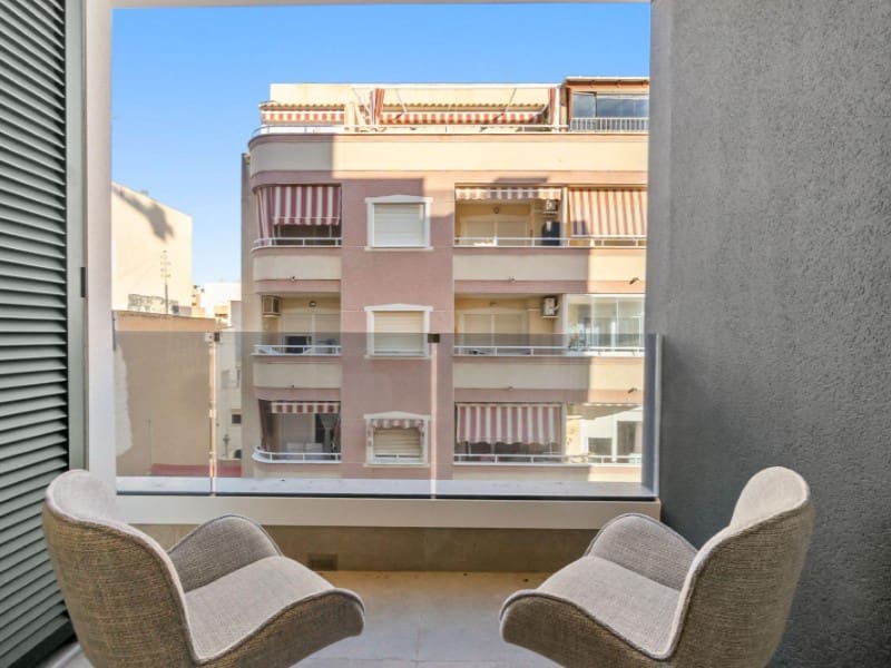 Apartamento de 2 habitaciones en Torrevieja en venta - 249.900 € (Ref: 9712127)
