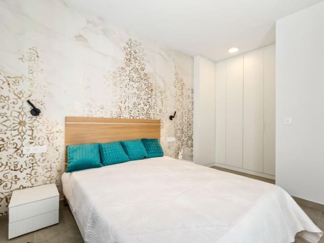 Apartamento de 2 habitaciones en Las Piscinas Naturales, Torrevieja en venta - 249.900 € (Ref: 9712127)