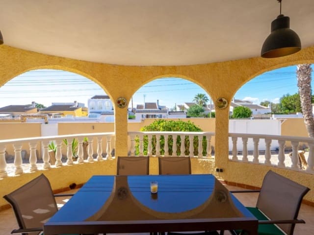 3 chambre Villa/Maison à vendre à El Chaparral, Torrevieja avec piscine - 499 000 € (Ref: 9719830)