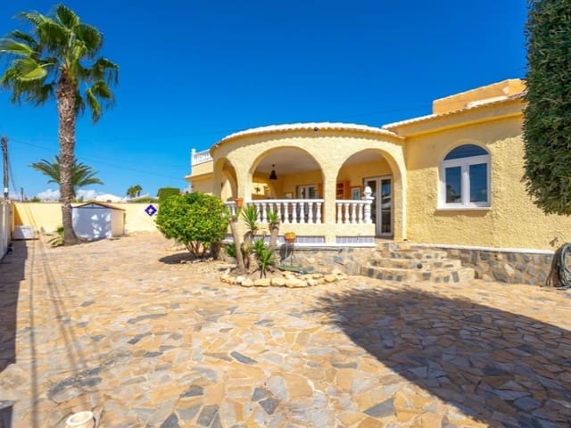 3 chambre Villa/Maison à vendre à El Chaparral, Torrevieja avec piscine - 499 000 € (Ref: 9719830)