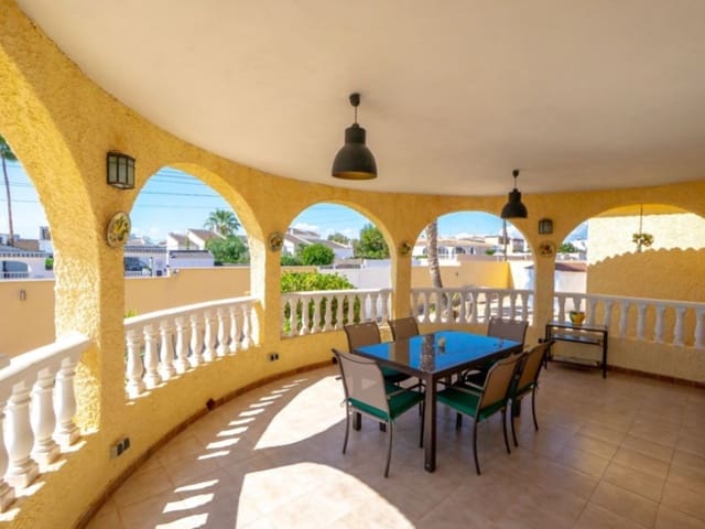 3 chambre Villa/Maison à vendre à El Chaparral, Torrevieja avec piscine - 499 000 € (Ref: 9719830)