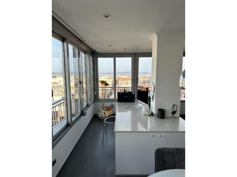 Ático de 2 habitaciones en Torrevieja en venta - 365.000 € (Ref: 9721576)