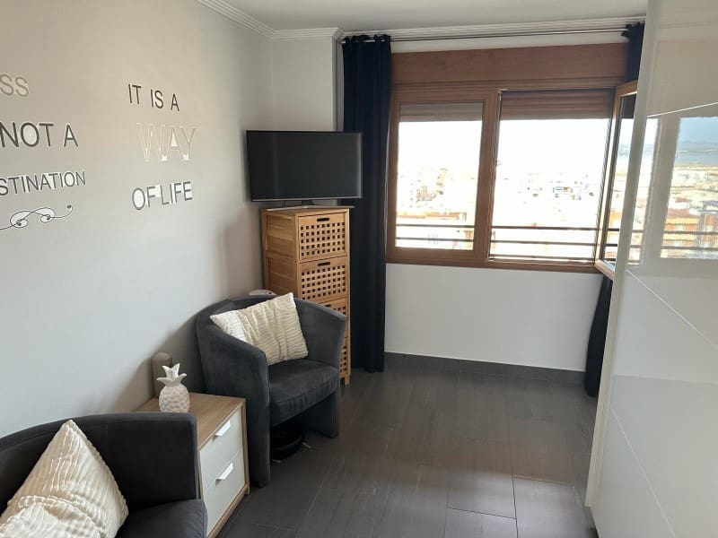 Ático de 2 habitaciones en Torrevieja en venta - 365.000 € (Ref: 9721576)