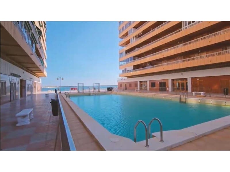 Ático de 2 habitaciones en Torrevieja en venta - 365.000 € (Ref: 9721576)