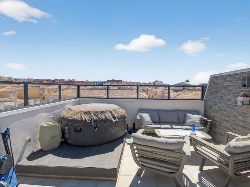 2 Zimmer Apartment zu verkaufen in Torrevieja - 195.000 € (Ref: 9738477)