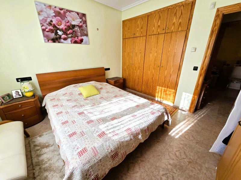 Chalet de 3 habitaciones en Playa Flamenca en venta con piscina - 570.000 € (Ref: 9741685)