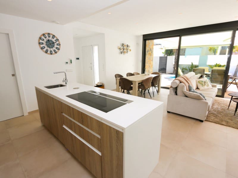 Chalet de 3 habitaciones en Pilar de la Horadada en venta - 495.000 € (Ref: 9741688)