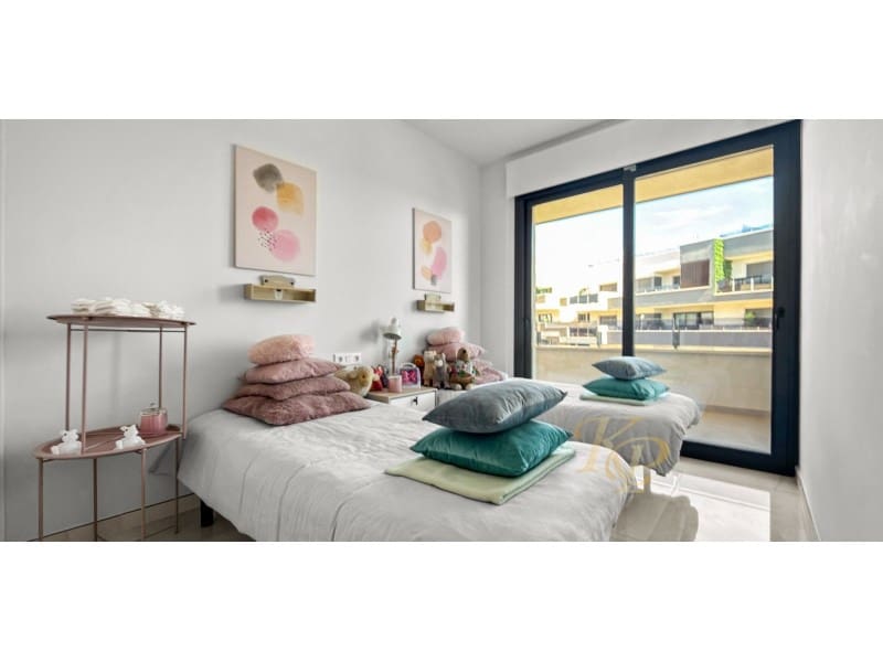 Apartamento de 3 habitaciones en Playa Flamenca en venta - 450.000 € (Ref: 9772952)