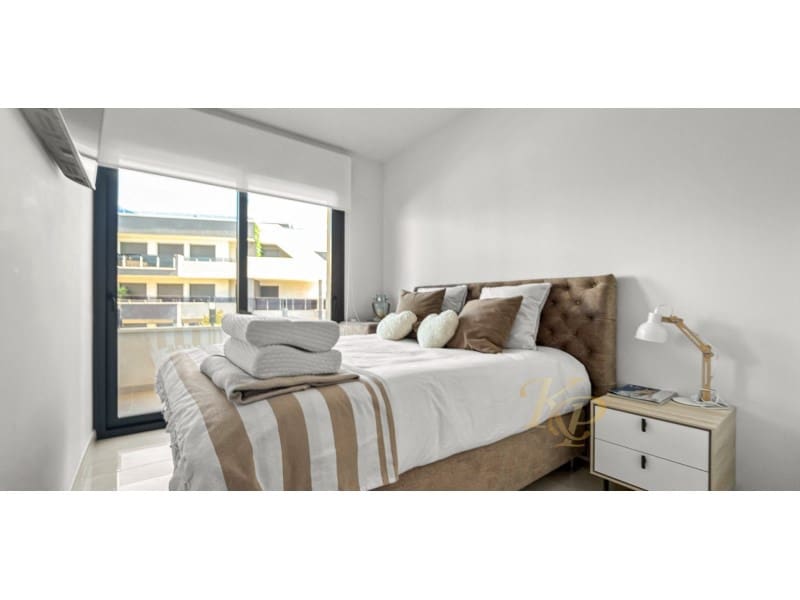 Apartamento de 3 habitaciones en Playa Flamenca en venta - 450.000 € (Ref: 9772952)