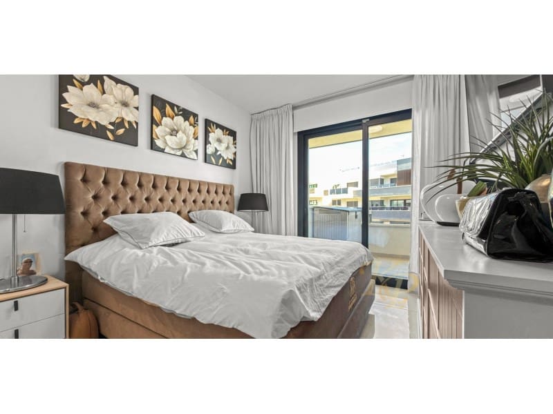 Apartamento de 3 habitaciones en Playa Flamenca en venta - 450.000 € (Ref: 9772952)