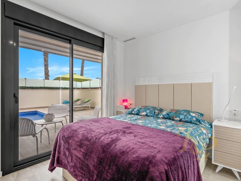 3 sypialnia Willa na sprzedaż w Orihuela Costa z basenem - 425 000 € (Ref: 9778005)