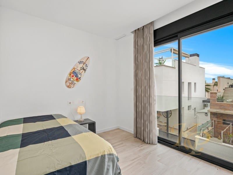 3 sypialnia Willa na sprzedaż w Orihuela Costa z basenem - 425 000 € (Ref: 9778005)