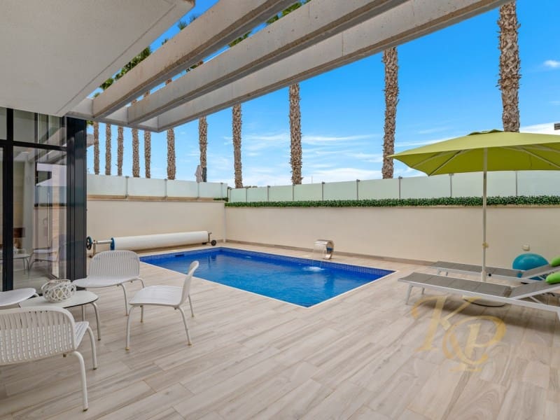 3 sypialnia Willa na sprzedaż w Orihuela Costa z basenem - 425 000 € (Ref: 9778005)