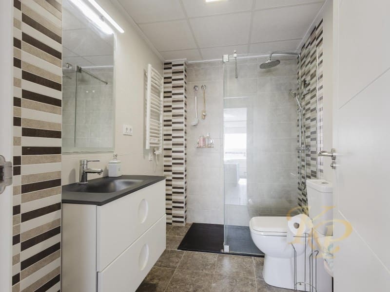 Apartamento de 3 habitaciones en Torrevieja en venta con garaje - 389.500 € (Ref: 9778008)