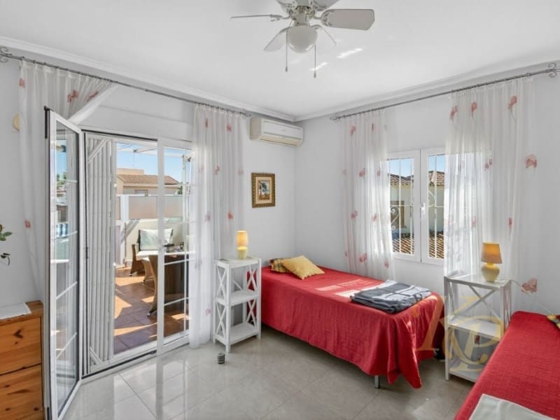 3 chambre Maison de Ville à vendre à Playa Flamenca avec piscine - 249 000 € (Ref: 9778011)