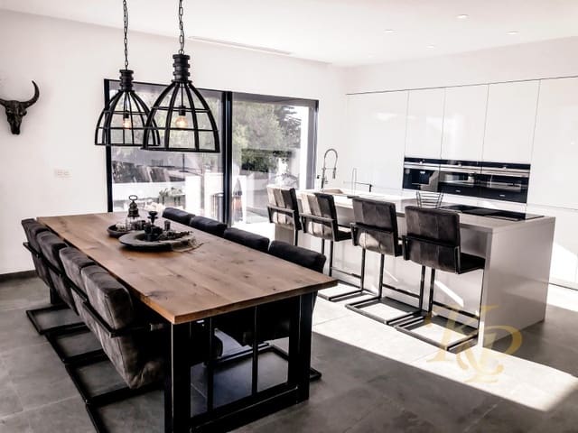 6 quarto Moradia para venda em Ciudad Quesada, Rojales com piscina garagem - 2 300 000 € (Ref: 9780457)