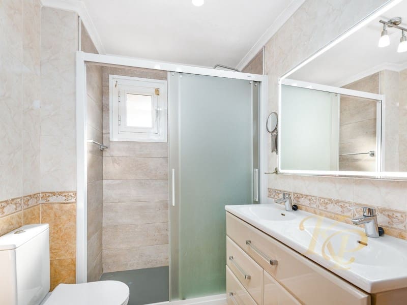 5 bedroom Villa for sale in Los Altos with pool - € 396,000 (Ref: 9780459)