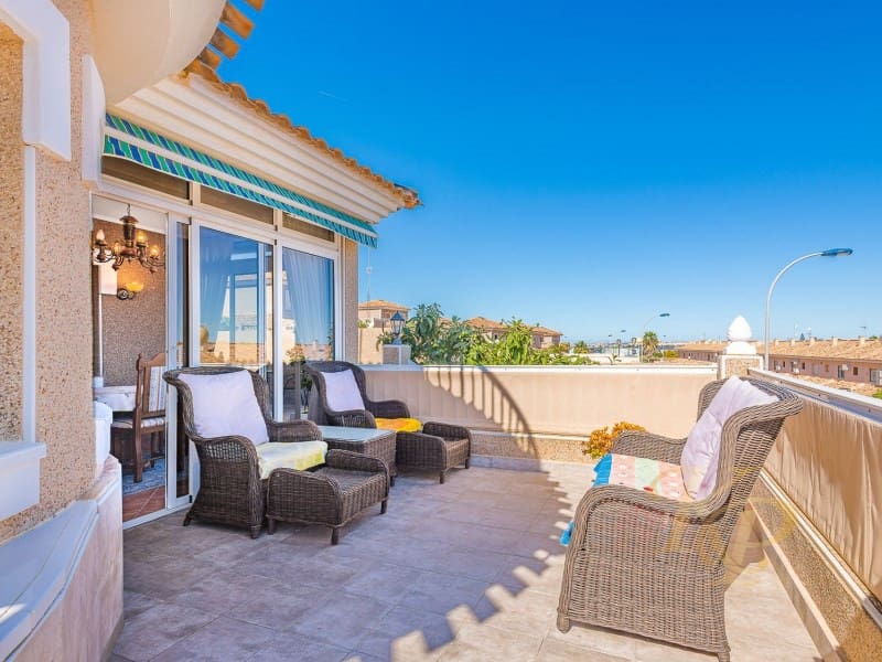 5 bedroom Villa for sale in Los Altos with pool - € 396,000 (Ref: 9780459)