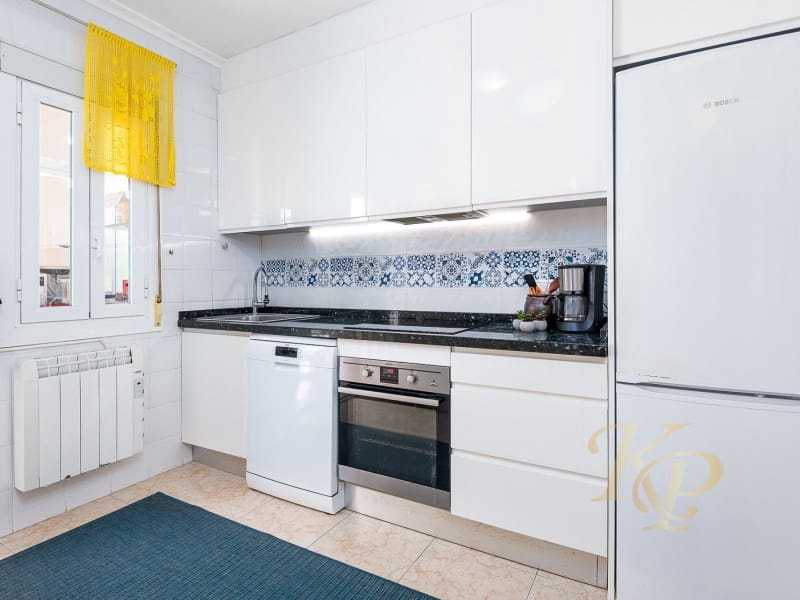 5 bedroom Villa for sale in Los Altos with pool - € 396,000 (Ref: 9780459)