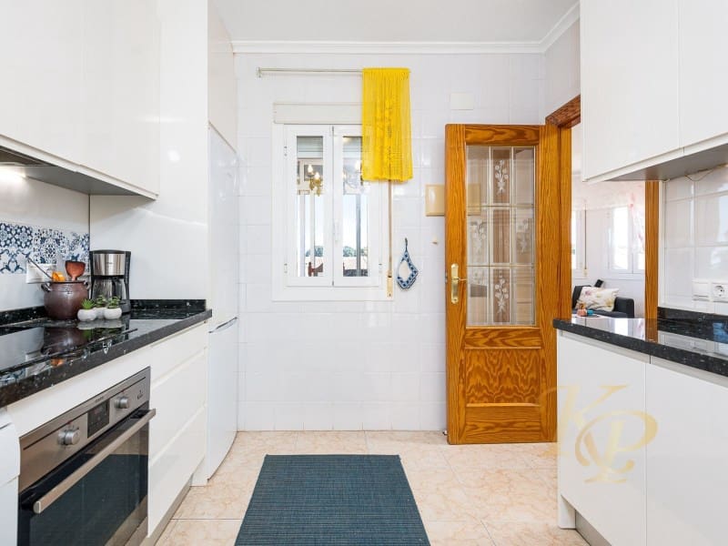 5 bedroom Villa for sale in Los Altos with pool - € 396,000 (Ref: 9780459)