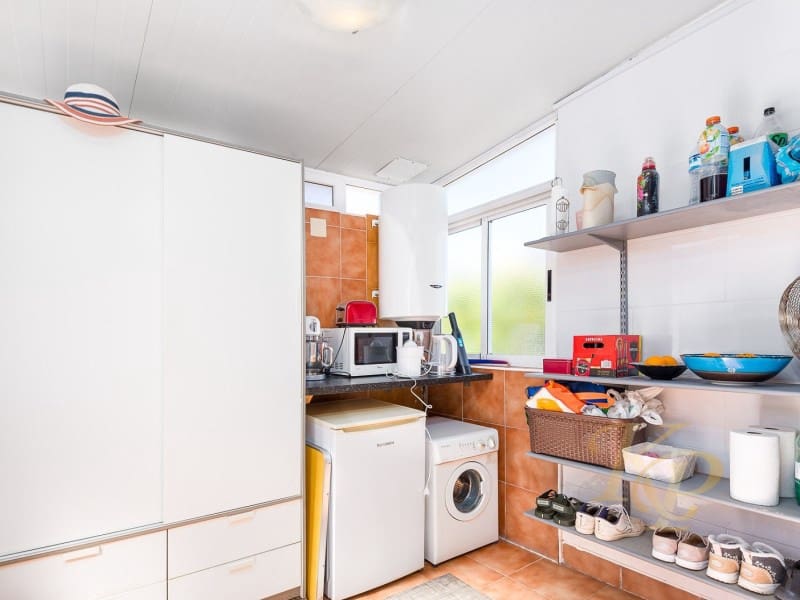 5 bedroom Villa for sale in Los Altos with pool - € 396,000 (Ref: 9780459)