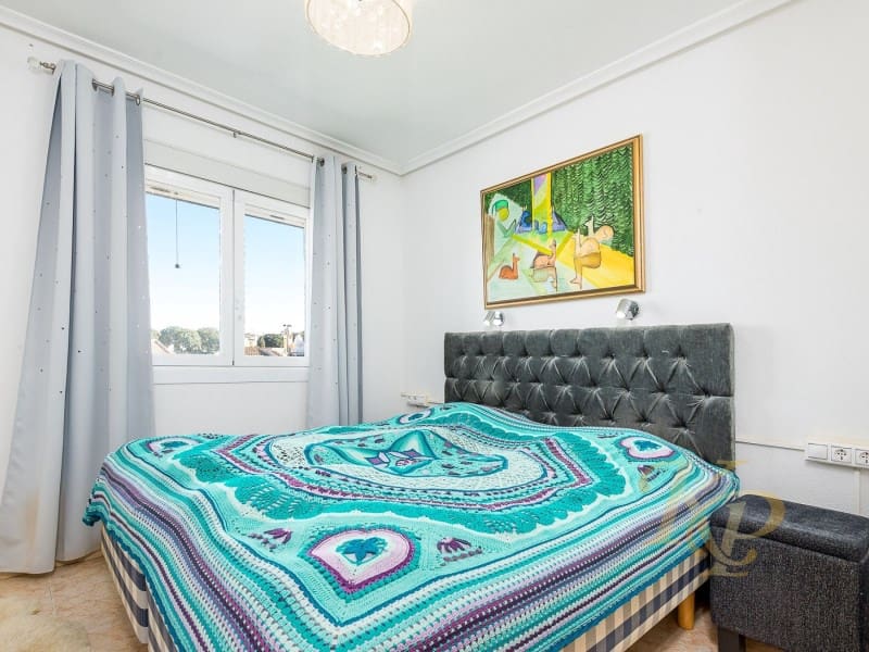 5 bedroom Villa for sale in Los Altos with pool - € 396,000 (Ref: 9780459)