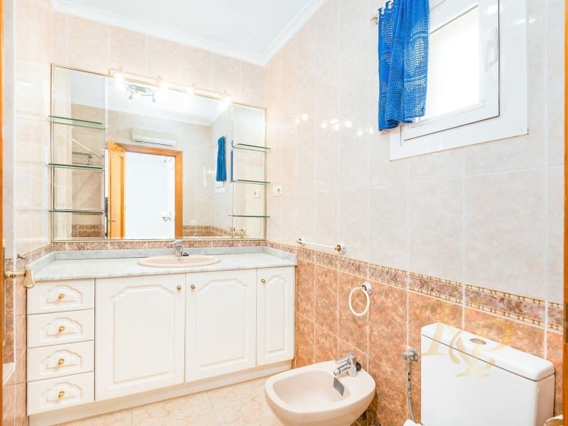 5 bedroom Villa for sale in Los Altos with pool - € 396,000 (Ref: 9780459)