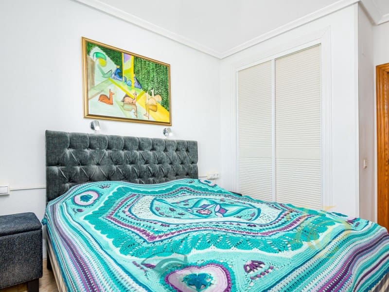 5 bedroom Villa for sale in Los Altos with pool - € 396,000 (Ref: 9780459)