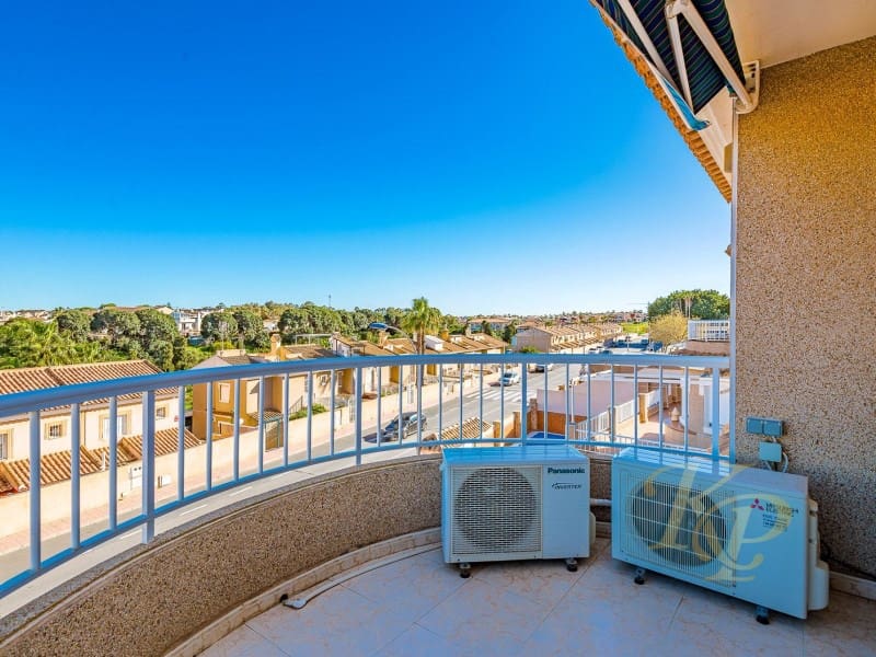 5 bedroom Villa for sale in Los Altos with pool - € 396,000 (Ref: 9780459)