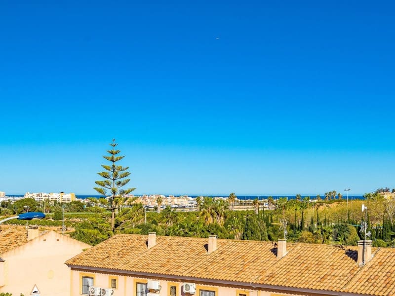 5 bedroom Villa for sale in Los Altos with pool - € 396,000 (Ref: 9780459)