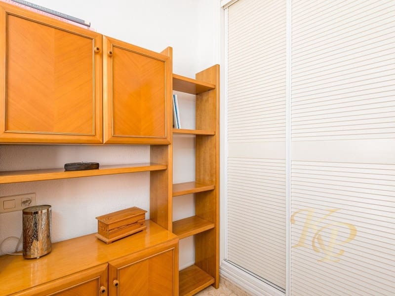 5 bedroom Villa for sale in Los Altos with pool - € 396,000 (Ref: 9780459)