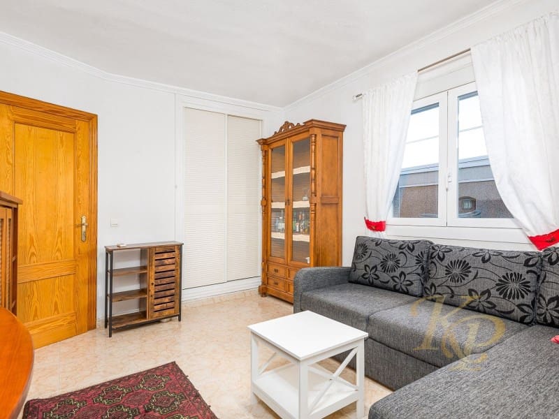 5 bedroom Villa for sale in Los Altos with pool - € 396,000 (Ref: 9780459)