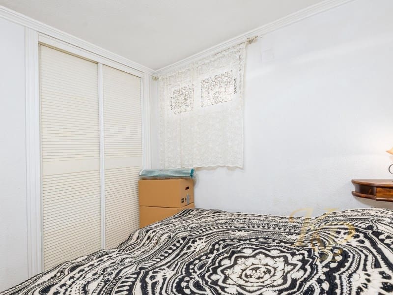 5 bedroom Villa for sale in Los Altos with pool - € 396,000 (Ref: 9780459)