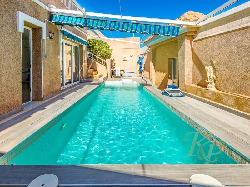 5 bedroom Villa for sale in Los Altos with pool - € 396,000 (Ref: 9780459)