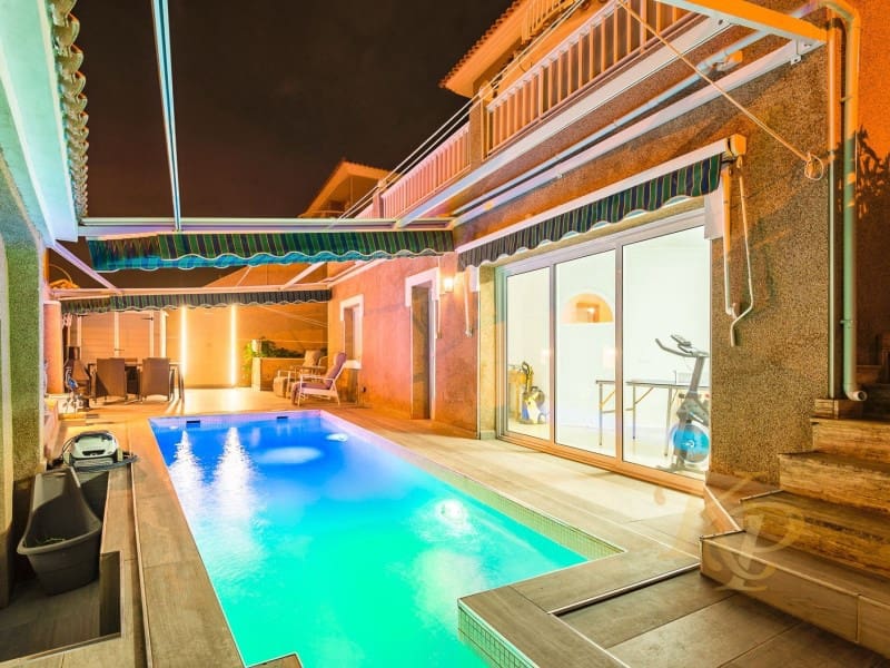 5 bedroom Villa for sale in Los Altos with pool - € 396,000 (Ref: 9780459)